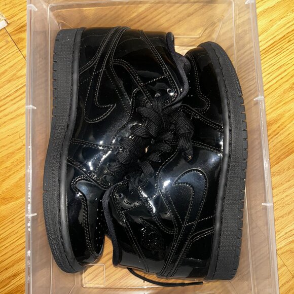 Women’s Air Jordan 1 Patent SE Triple Black - Size 6 - Picture 2 of 8